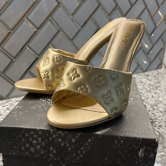 Metallic Gold Heels ✨ - Picture 2 of 6